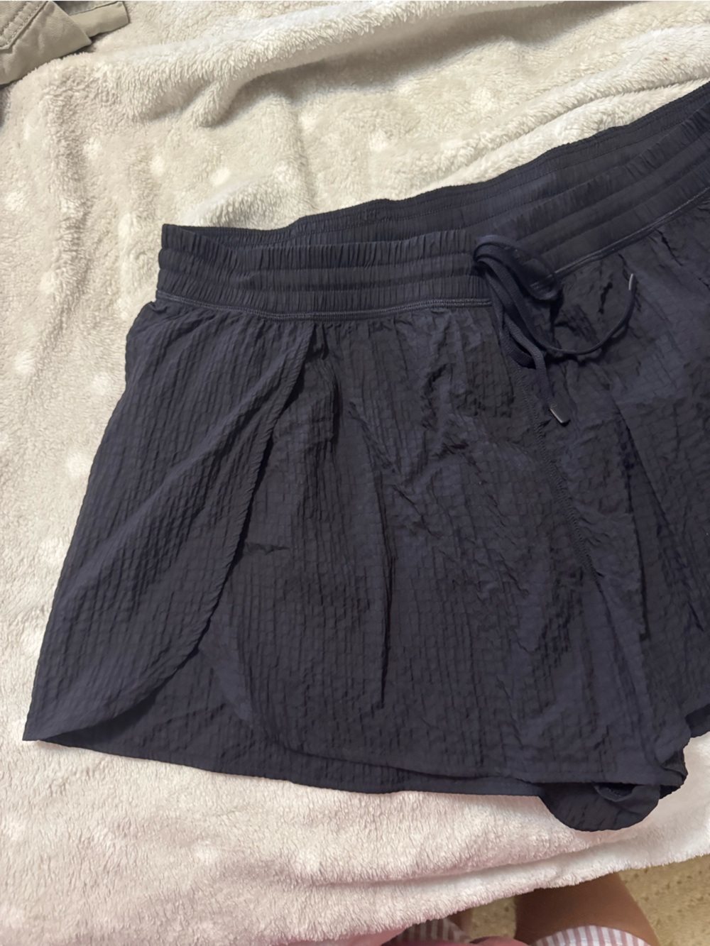 lululemon athletica Black Split-Hem Shorts 2.5” - Picture 6 of 7
